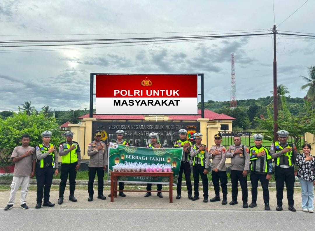 Sat Lantas Polres Malaka Berbagi Takjil, Wujud Kepedulian dan Kedekatan Polri dengan Masyarakat di Bulan Ramadan