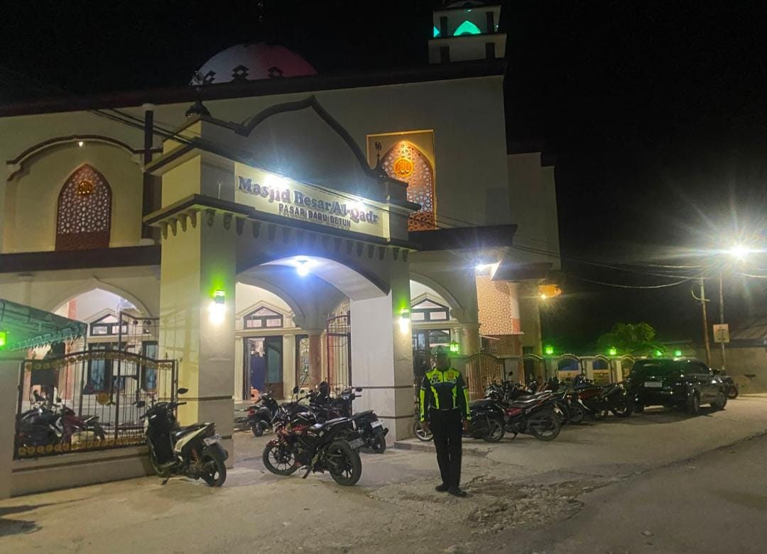 Sat Lantas Polres Malaka Amankan Sholat Tarawih di Masjid Besar Al-Qadar Betun, Wujud Pelayanan Polri kepada Masyarakat