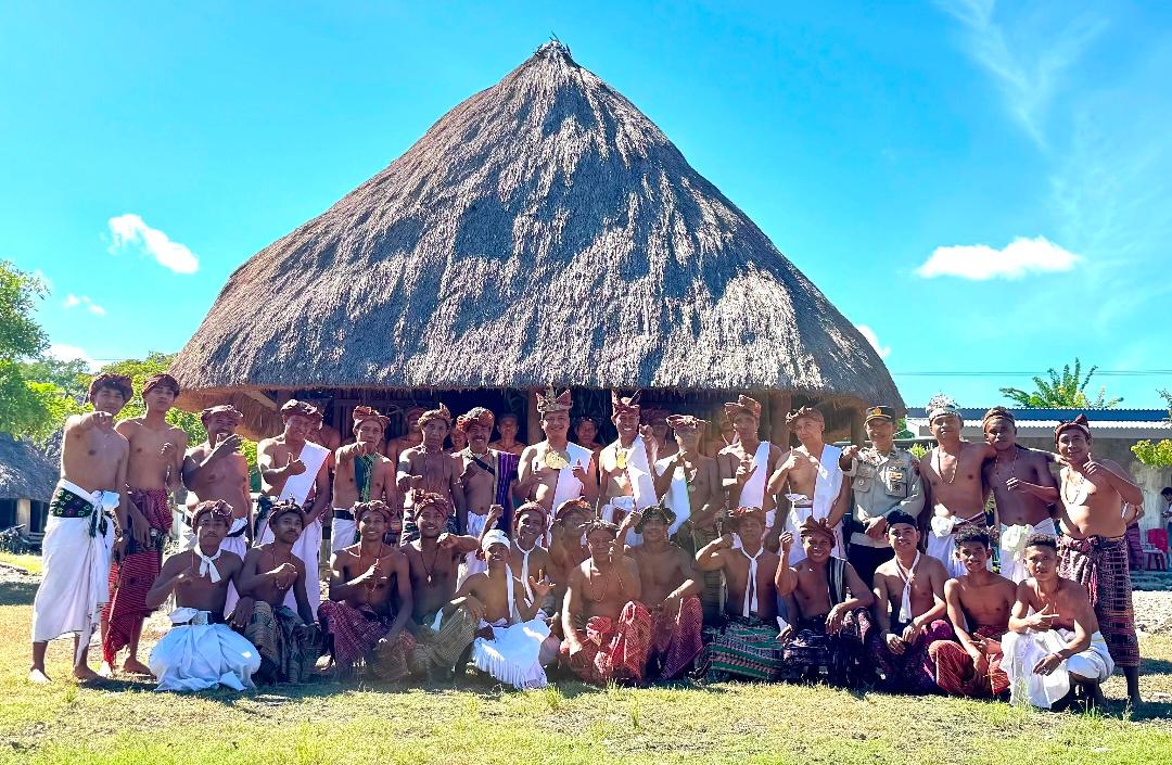 Kapolres Malaka Hadiri Ritual Adat Tebe Beimau Sali, Wujud Sinergi Polri dan Masyarakat dalam Melestarikan Budaya