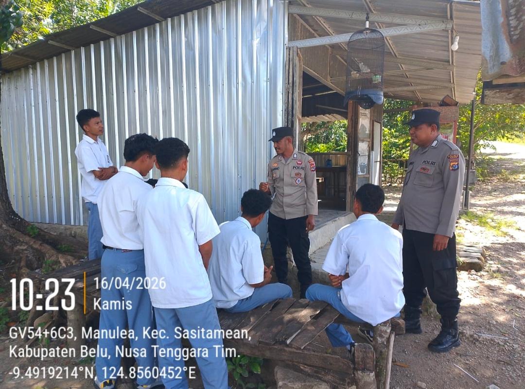 Polsek Sasitamean sambangi pelajar saat patroli dialogis, sampaikan pesan kamtibmas