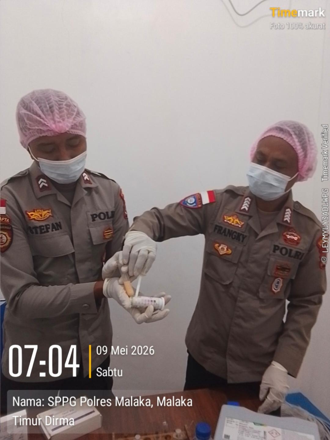 Pastikan Keamanan Pangan, Sidokkes Polres Malaka Lakukan Pemeriksaan Makanan di SPPG Yayasan Kemala Bhayangkari